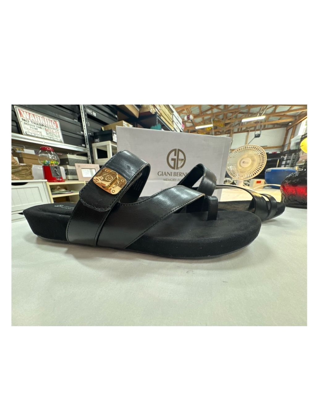 Giani Bernini Black Leather Toe-Loop Slide Sandals with Gold Accent SZ 12